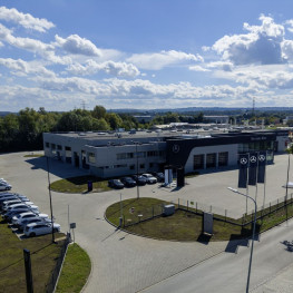 Ilustracja do artykułu: W Krakowie otwarto serwis Mercedes-Benz o powierzchni 3500 m². Auto skanuje sztuczna inteligencja