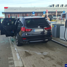 Ilustracja do artykułu: Skradzione auto namierzone na S61. Kierowca próbował uciekać w stronę Litwy