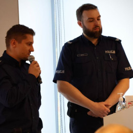 Policjanci w Gdańsku pokazali, jak reagować na zagrożenia w drodze do pracy