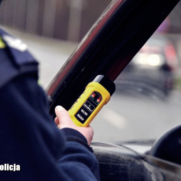 37-latek miał ponad 2,5 promila i dożywotni zakaz. W aucie była poszukiwana