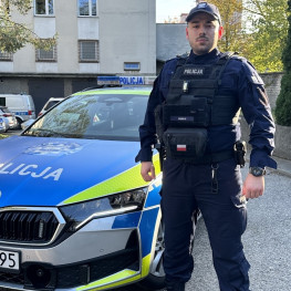 Ilustracja do artykułu: Cupra jechała całą szerokością drogi i uderzyła w bariery. Policjant zatrzymał kierowcę