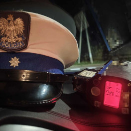 Ilustracja do artykułu: 105 km/h w terenie zabudowanym. Kierowca stracił prawo jazdy i odmówił mandatu