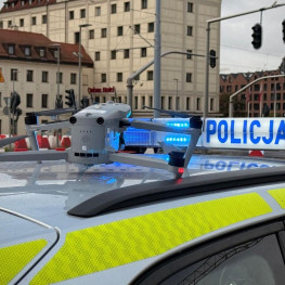 Policja dronem kontroluje kierowców na Podwalu Przedmiejskim w Gdańsku
