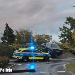 Ilustracja do artykułu: 23-latek wjechał BMW w środek ronda w Nowej Soli. Dostał 1000 zł mandatu