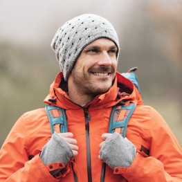 Czapka, komin i rękawiczki na trekking. Małe elementy zestawu na chłodny dzień
