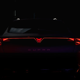 Ilustracja do artykułu: CUPRA podaje korzyści do 55 tys. zł. Formentor VZ5 ma 390 KM, a Raval startuje od 99 990 zł