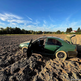 Ilustracja do artykułu: Uciekał Volkswagenem, porzucił auto i wskoczył do rzeki. Miał cztery zakazy