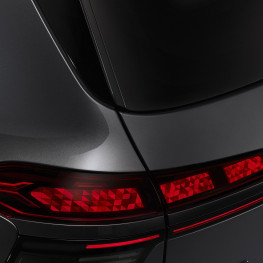 Ilustracja do artykułu: Audi Q9 dostaje zakrzywione lampy OLED. 512 segmentów ma komunikować zagrożenia
