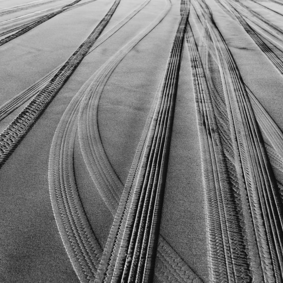 Ślady opon, ilustracja do artykułu