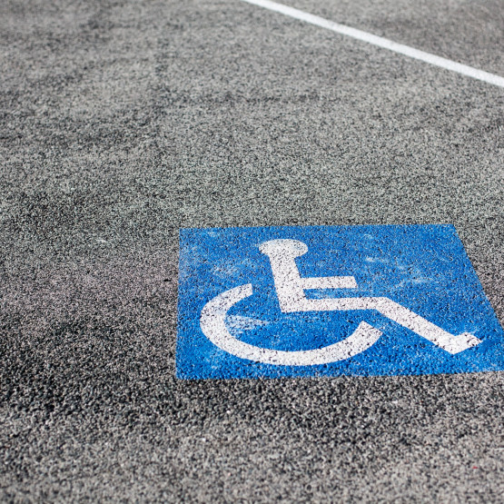 Miejsce parkingowe dla osób z niepełnosprawnością