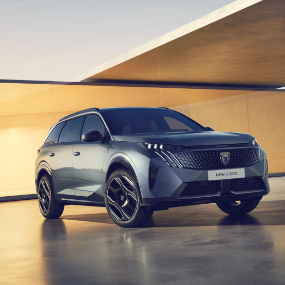 PEUGEOT E-5008