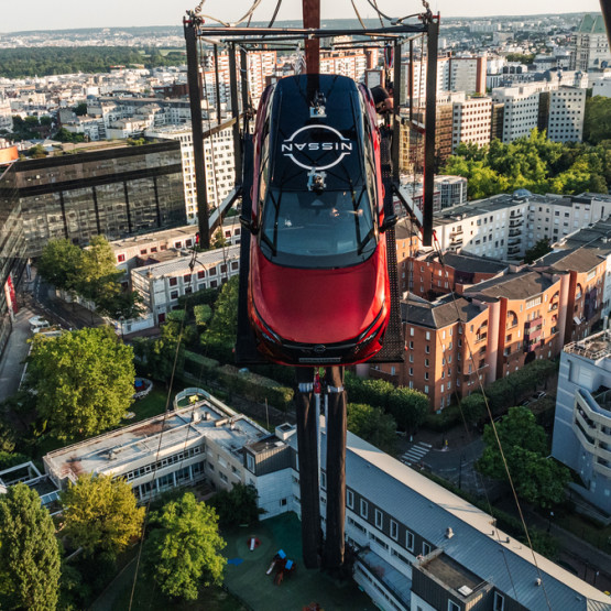 Nowy Nissan Qashqai pobił rekord świata w najwyższym skoku na bungee samochodem