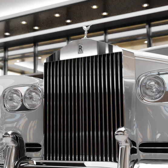 Rolls-Royce zachęca klientów do samodzielnego prowadzenia aut