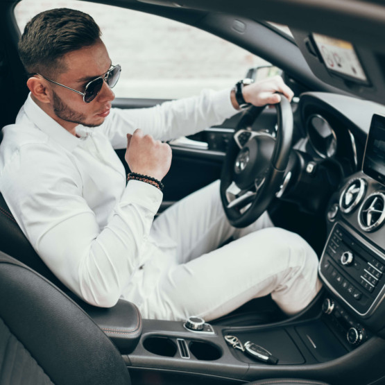Mercedes-Benz GLE 2026: Nowoczesne wnętrze i mocne silniki