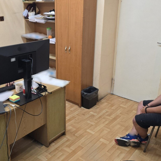 Potrącił dwunastoletniego rowerzystę (dziecko) i odjechał. Kierował mimo sądowego zakazu