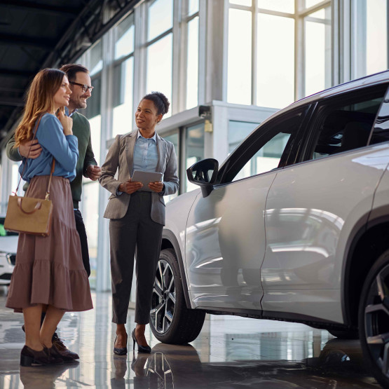 Mercedes-Benz Studio Warszawa: Sukces i nowe atrakcje w centrum miasta.