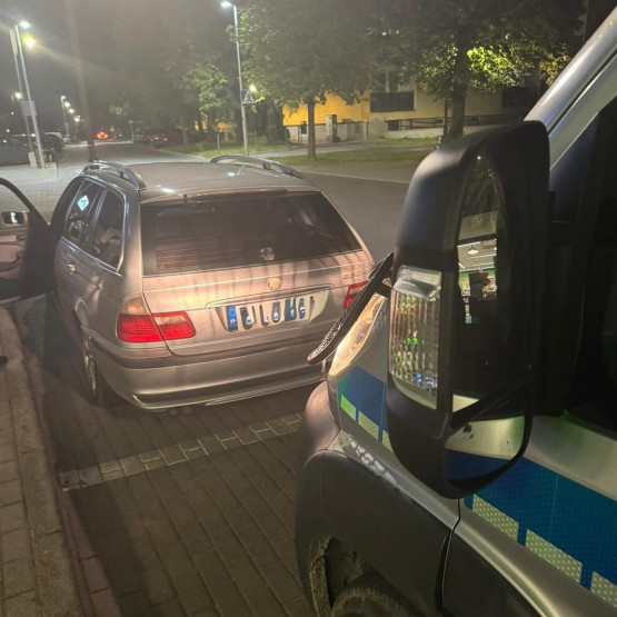 BMW zatrzymane po driftowaniu na skrzyżowaniu. Fot. opolska.policja.gov.pl
