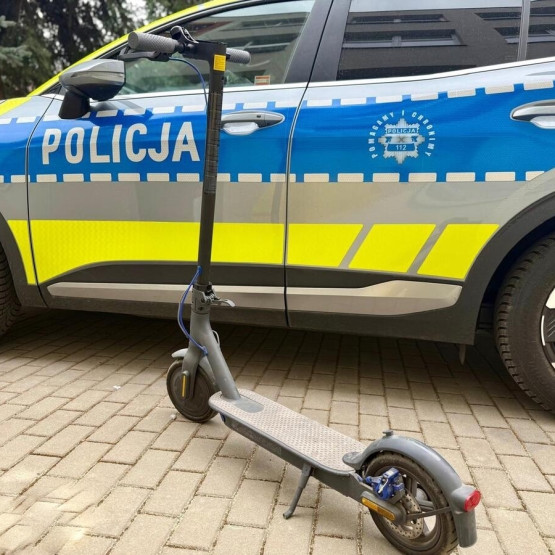 Dziecko na hulajnodze elektrycznej. Źródło: pisz.policja.gov.pl