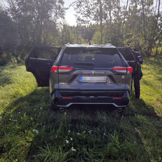 Skradziona w Czechach Toyota RAV4 odnaleziona pod Wołominem