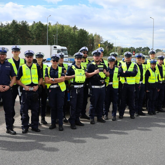Policjanci podczas szkolenia z pomiaru prędkości. Źródło: opolska.policja.gov.pl.