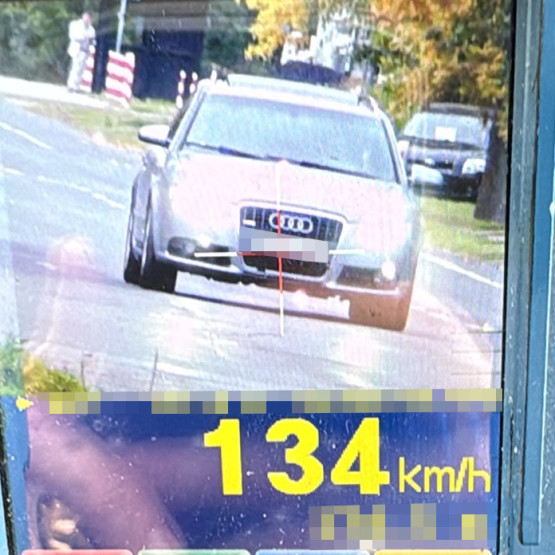 Audi jechało 134 km/h przy szkole. Kierowca dostał 5000 zł mandatu