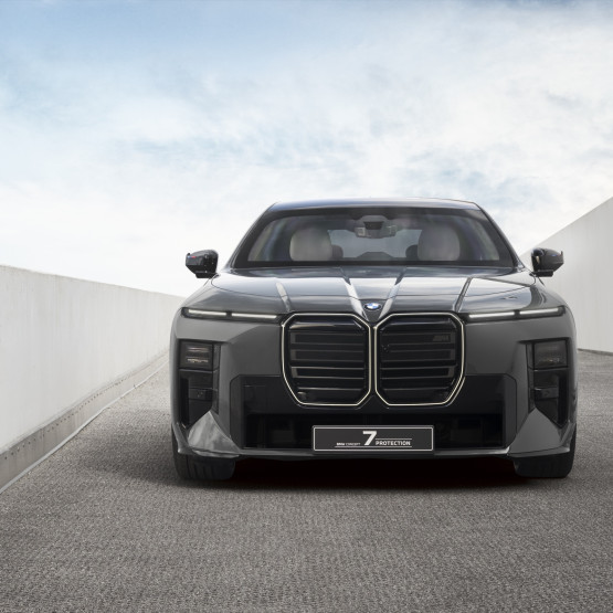 BMW Concept 7 Protection widziane od przodu, źródło: press.bmwgroup.com / mediapool.bmwgroup.com