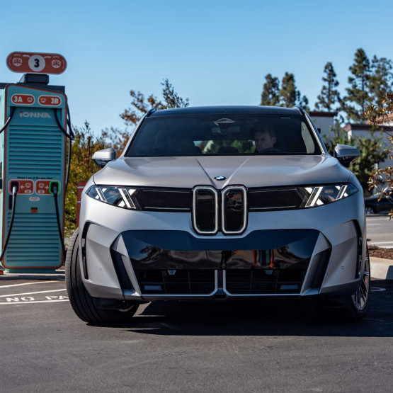 BMW iX5 przyjmie do 460 kW. Prototyp dodał 363 km zasięgu w 10 minut