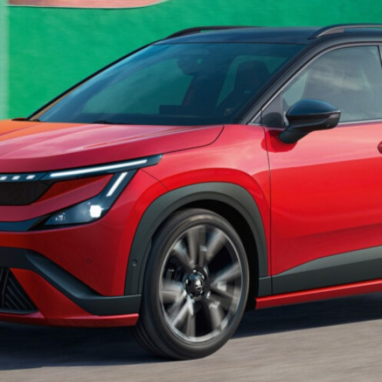Czerwona Škoda Epiq Sportline na oficjalnym zdjęciu prasowym, źródło: prportal.skoda.pl