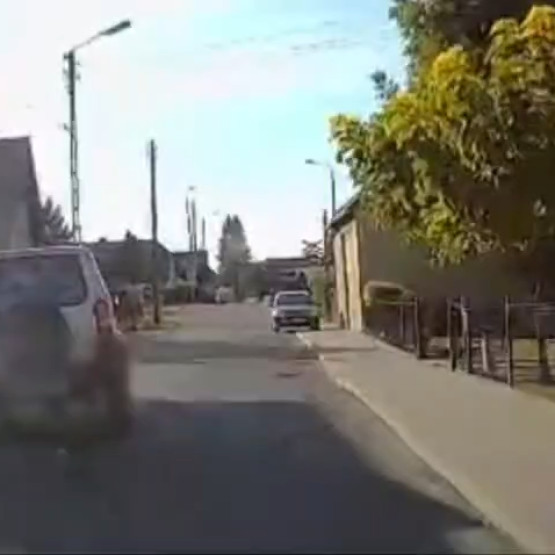 Suzuki uderzyło w mur kościoła. Policja: kierowca miał blisko 2,5 promila