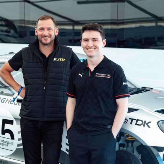 Nick Tandy i Joshua Rogers przy Porsche 718 Cayman GT4 RS Clubsport, fot. Porsche AG