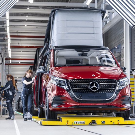 Nowy Mercedes-Benz Marco Polo podczas uruchomienia produkcji w Ludwigsfelde. Źródło: Mercedes-Benz Media Polska